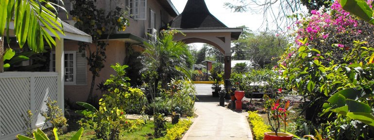 Bar-B-Barn Hotel & Restaurant